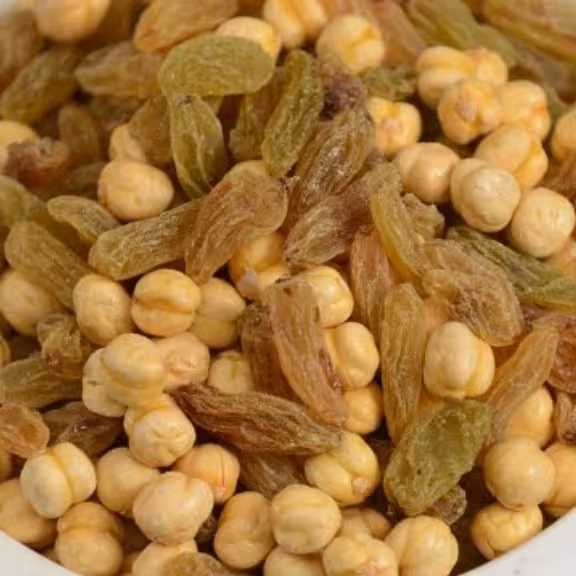 نخودچی کشمش