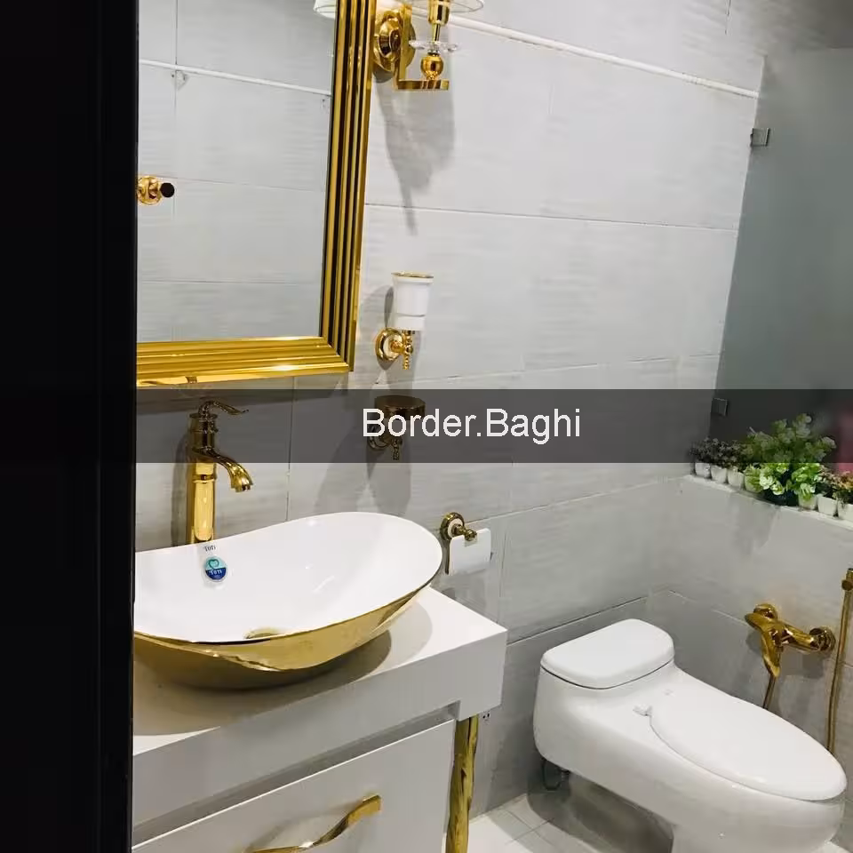 کار اجرا شده کابین روشویی مدل بردر سفید طلایی سایز 70