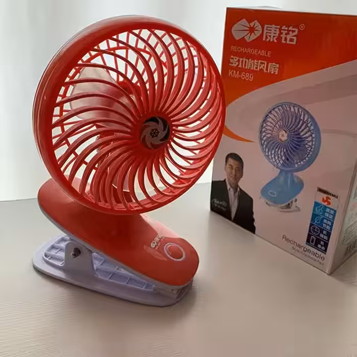 پنکه رومیزی و همراه کوچیک
