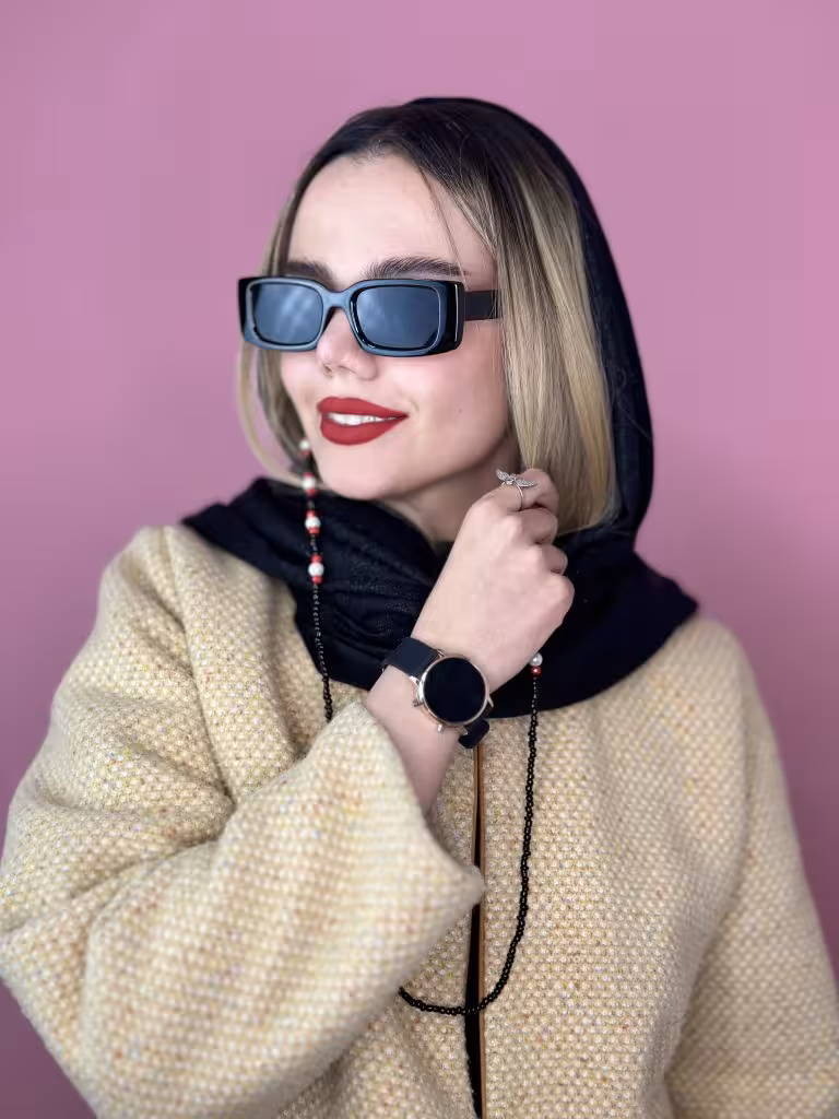 عينك آفتابی زنانه مشکی مستطیلی برند پرادا یووی 400