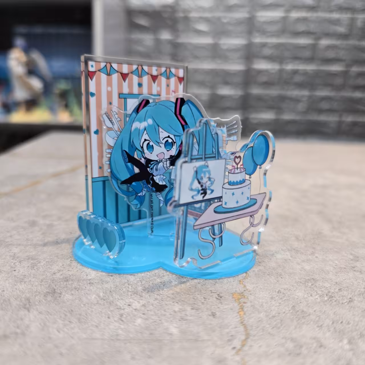 استند شیشه ای هاتسونه