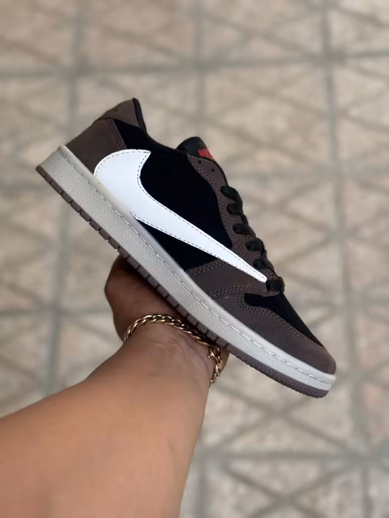 کتونی نایک ترویس قهوه ای سفید ( 1837 )