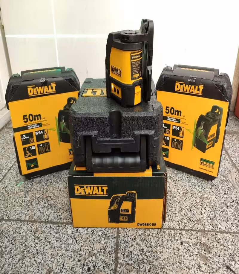 تراز لیزری طرح دیوالت نور سبز مدل 50m