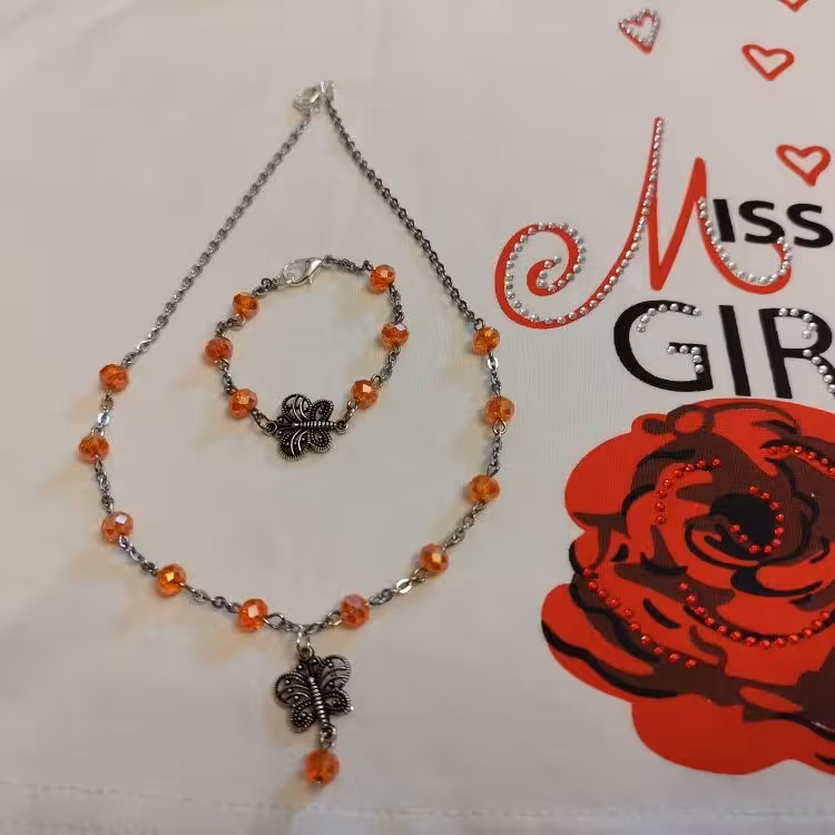 گردنبند و دستبند