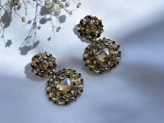 گوشواره مجلسی با کریستال عسلی و مشکی کد GO179