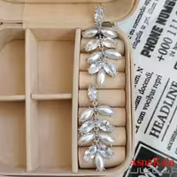 گوشواره جواهری مدل آویز نگیندار رنگ نقره ای کد GSH152080W