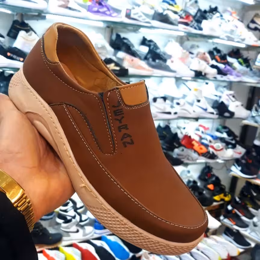 کفش مناسب روزمره مردانه در سه رنگ مشکی عسلی و سبز زیتونی 