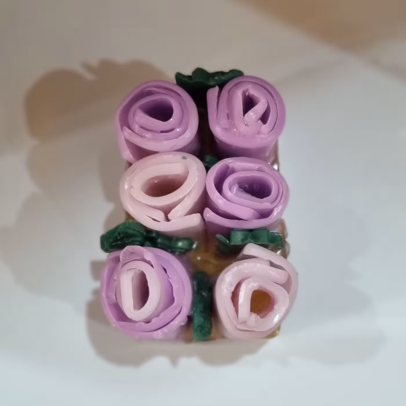 صابون دستساز گیاهی  گل بدون مواد شیمیایی با اسانس بیسکوئیت مناسب استفاده برای دست و تزئینی