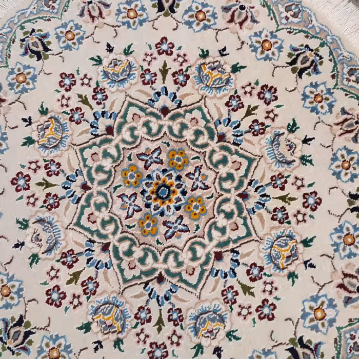 فرش دستباف یک متری طرح گرد مدل نایین D