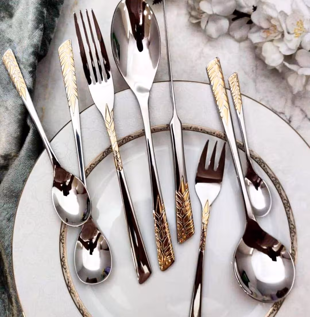 سرویس قاشق چنگال 110 پارچه 24 نفره ویکتوریا مدل 4400g   هارد باکس