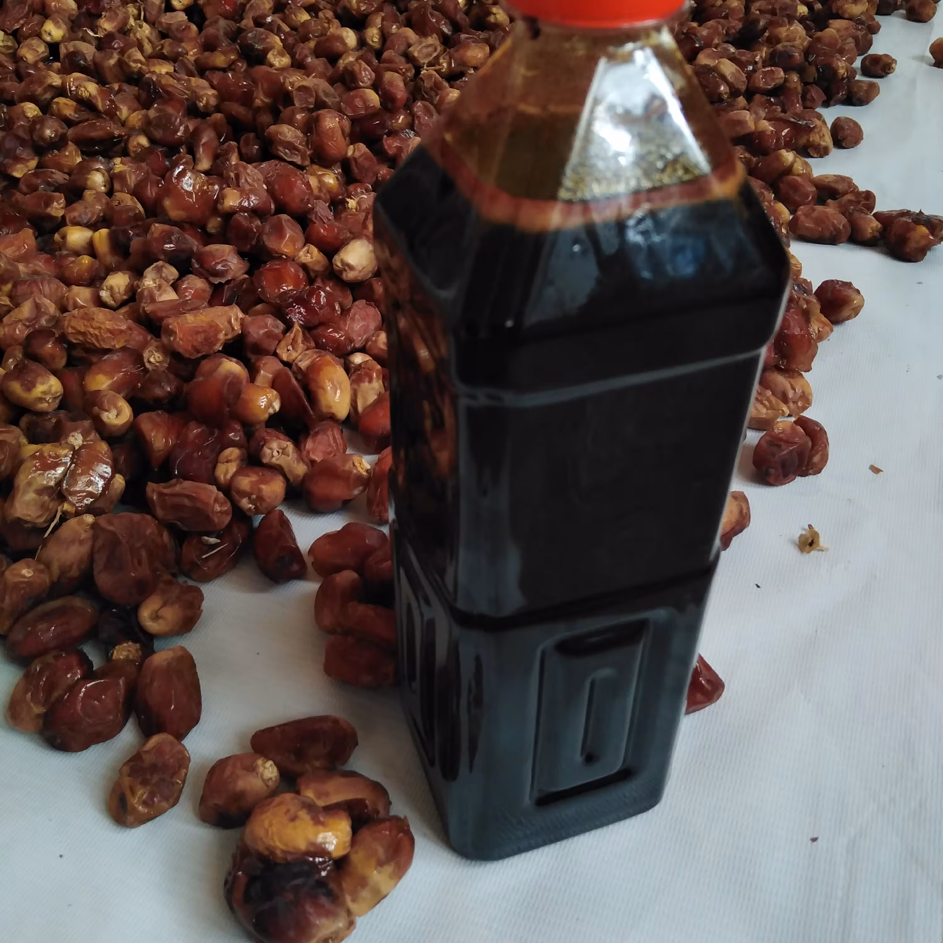 شیره خرما 1 کیلو گرم تازه و غلظت خوب یک کیلو 60 هزار تومان 