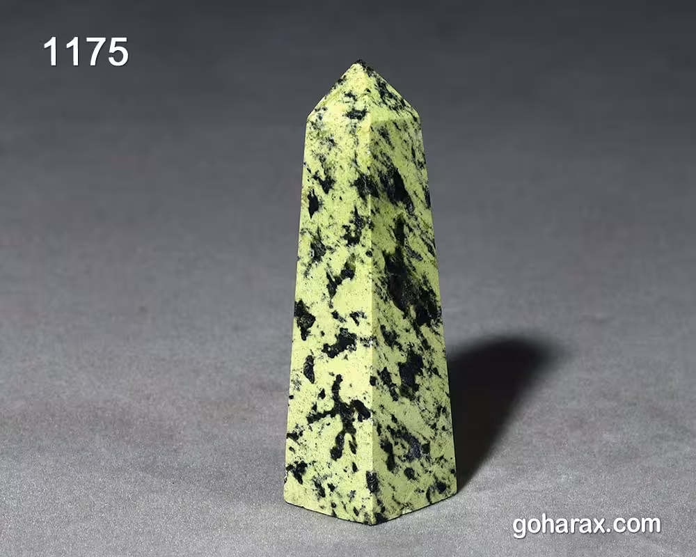 سنگ معدنی منشور سرپانتین