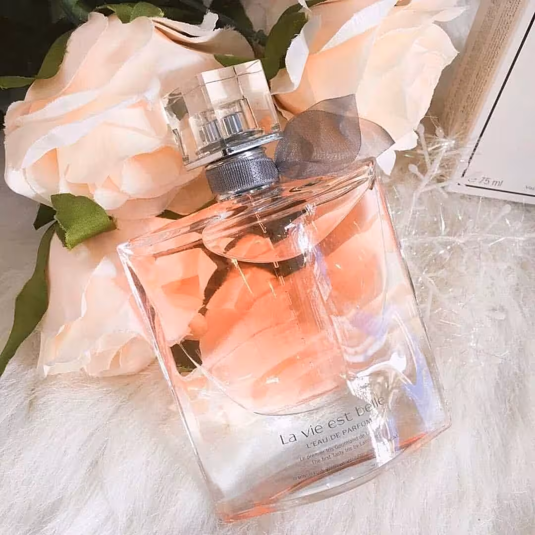 عطرزنانه لانکوم لاویه اِست بِل