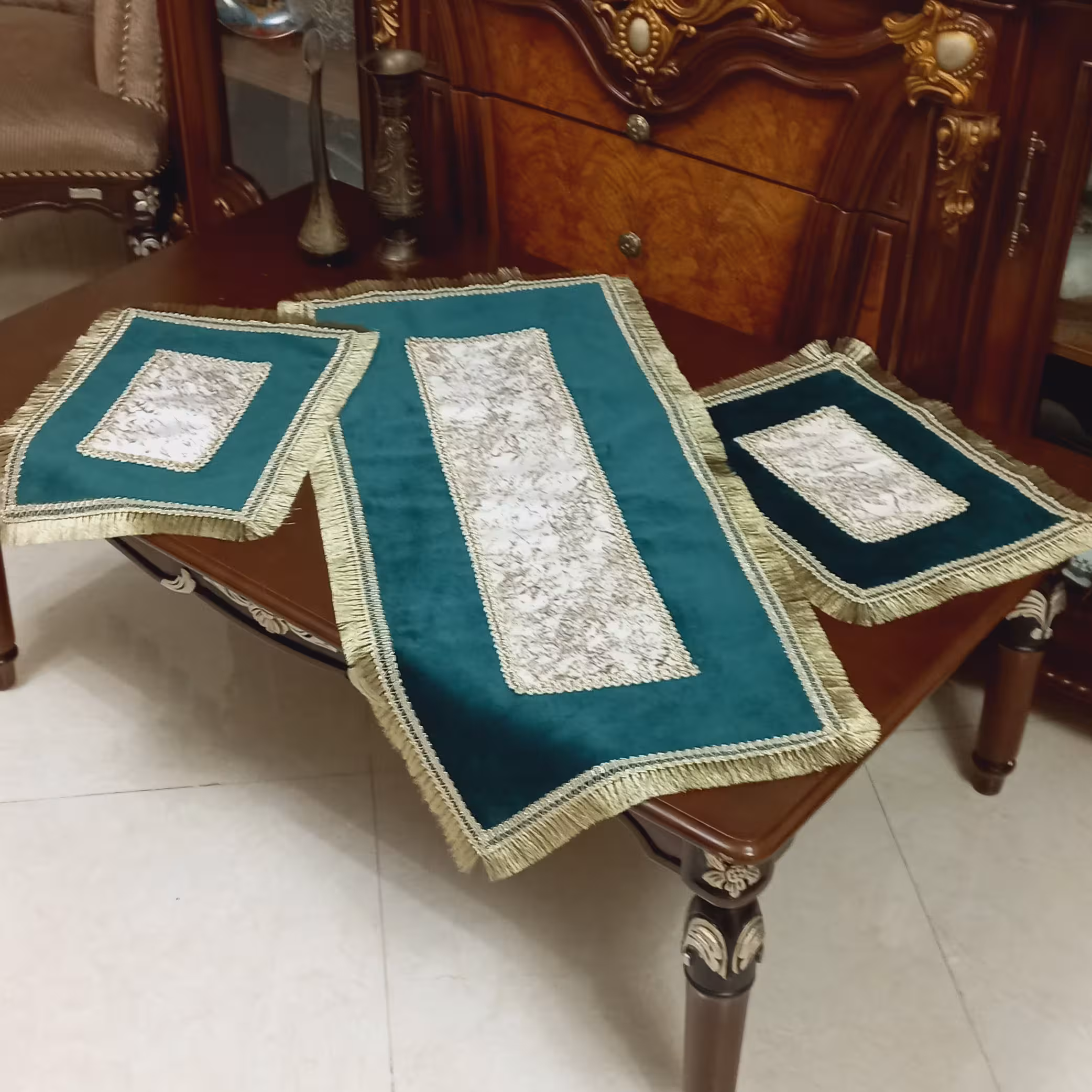 ست جلو مبلی و عسلی مخمل  یراق دوزی