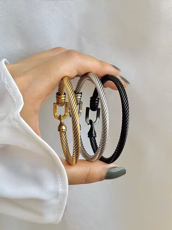 بنگل دستبند استیل زنانه و مردانه طرح امگا فری سایز در رنگبندی طلایی نقره ای مشکی