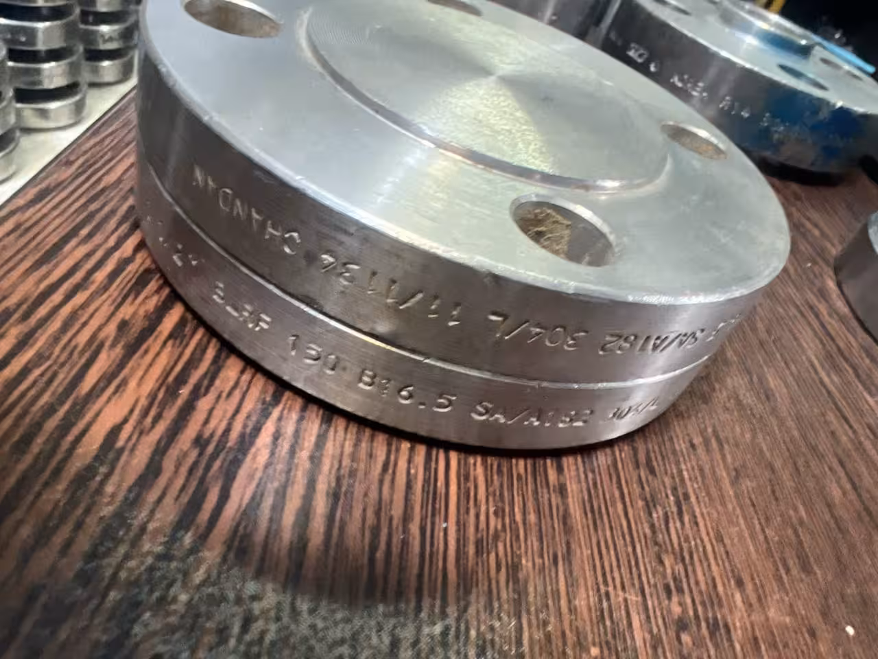 فلنج کوراستنلس استیل فورج RF  1 1/2  کلاس 150 5.B16 جنس SA/A182 F316/316L فابریک کپی 2