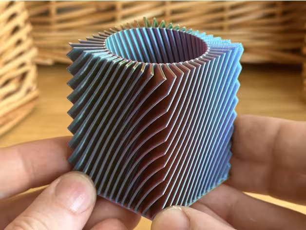 مدل سه بعدی گلدان مکعبی شیاردار(STL)