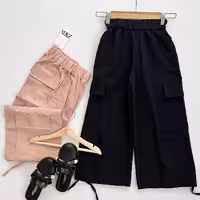 شلوار  کارگو لنین شیک و جذاب در دو رنگ خوشگل و کاربردی مناسب حدود سنی 5 تا 11 سال جنس لنین مازراتی کیفیت تضمینی فاق بلند