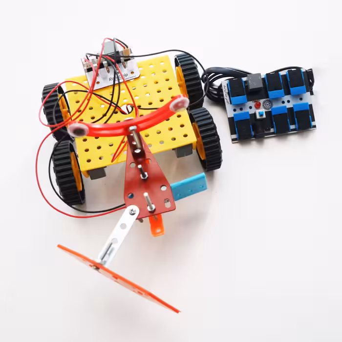 ربات کنترلی مدل فوتبالیست کد PM20