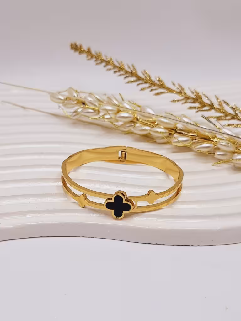 دستبند طلایی طرح ونکلیف تک مشکی