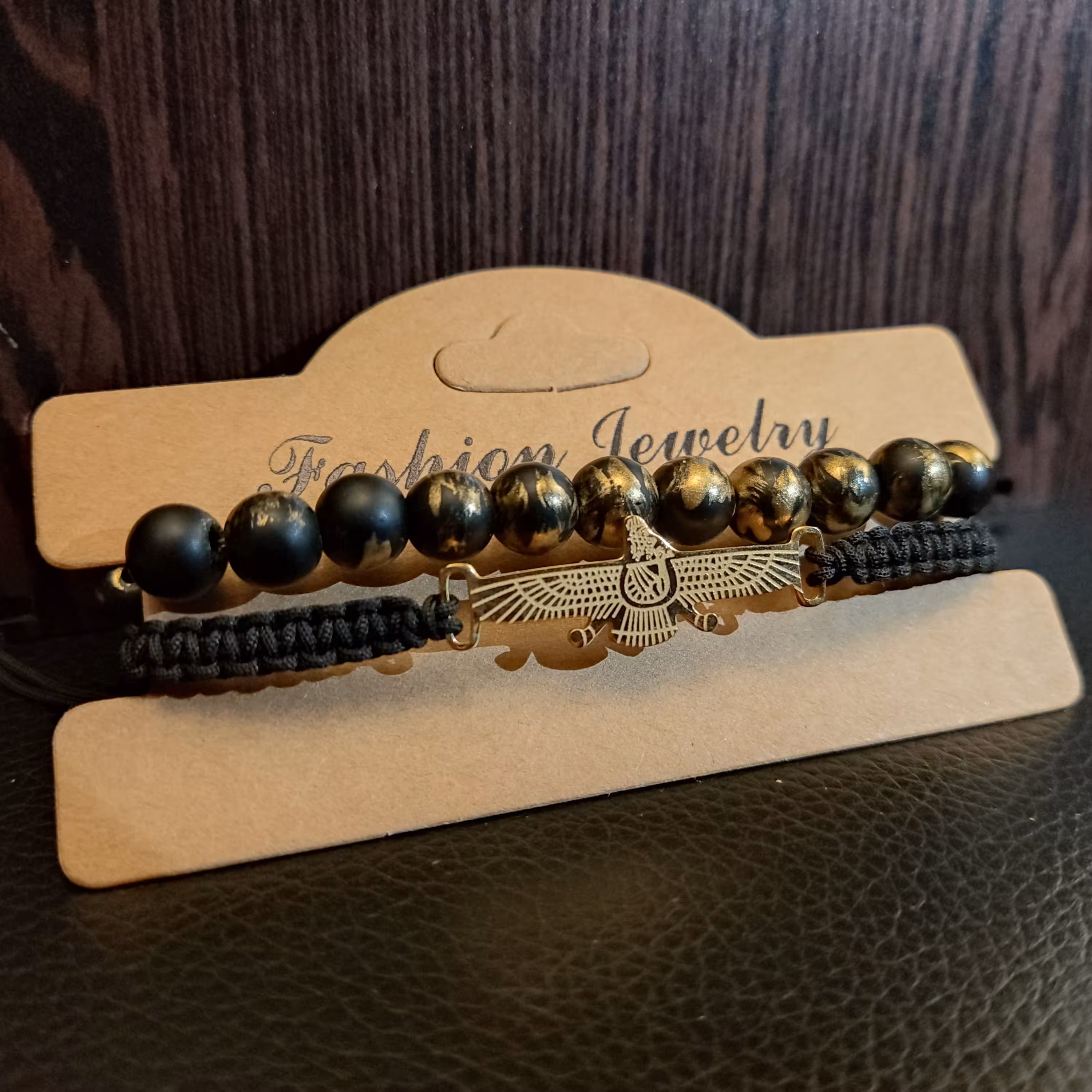 دستبند سنگ و بافت پلاک فروهر مشکی طلایی