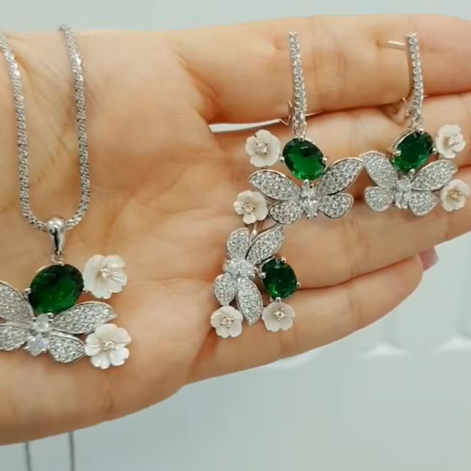 نیم ست نقره ساخت ایتالیا با گل های صدف طبیعی و تراش خورده توسط دست   بسیار زیبا و لوکس  کاملا مشابه جواهر طلا 