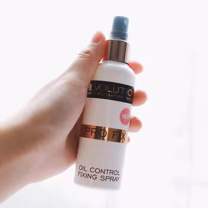 اسپری فیکس(فیکساتور) جدید رولوشن مخصوص پوست چرب مدل Pro Fix Oil Control