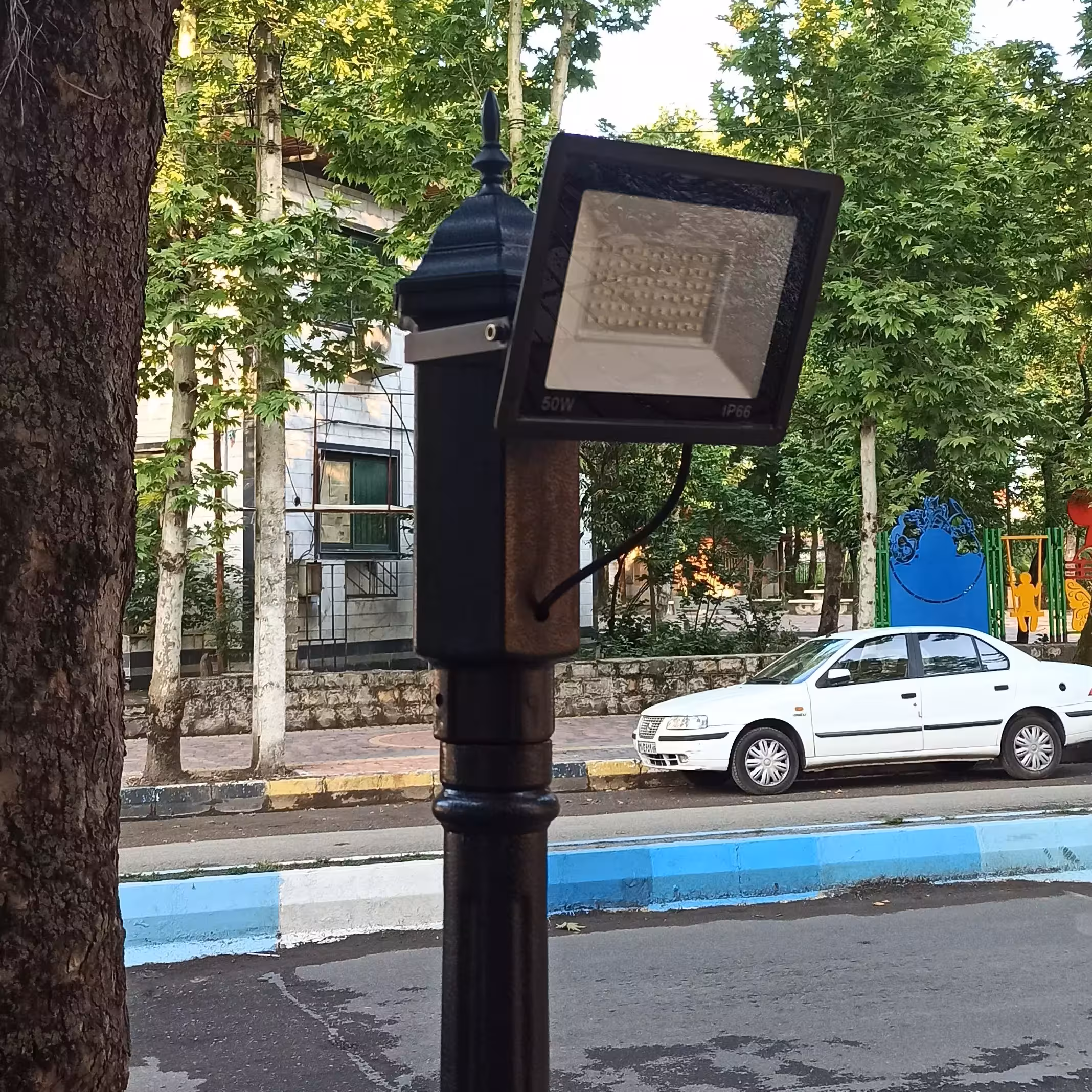 پروژکتور محوطه  تک شعله مشکی با تنه نگه دارنده