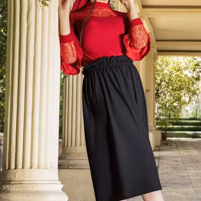 بلوز و دامن  یلدایی ،شومیز استین شیپوری یلدایی ،شومیز قرمز دامن مشکی 