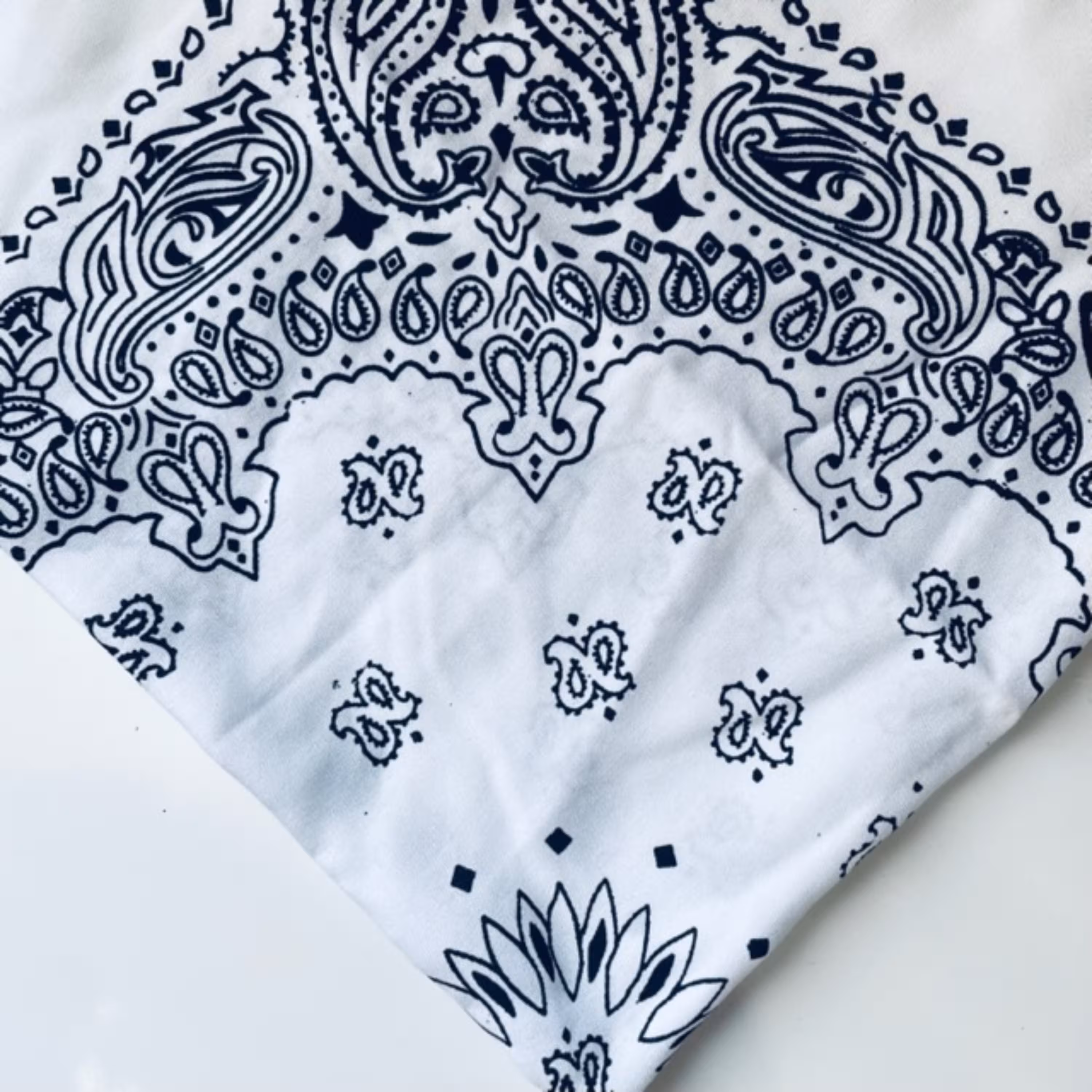 دستمال سر ( باندانا) سفید بته جقه