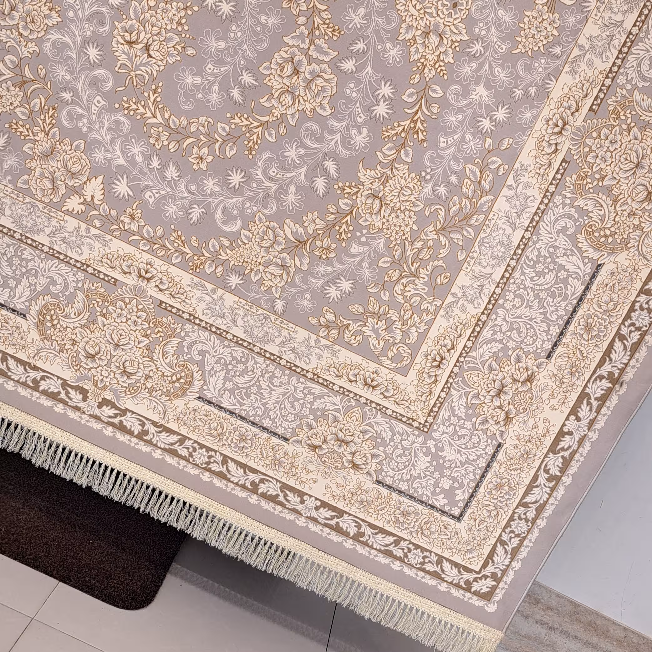 فرش اکرلیک 12 متری 1200 شانه طرح پری ماه رنگ نقره ای کد A100