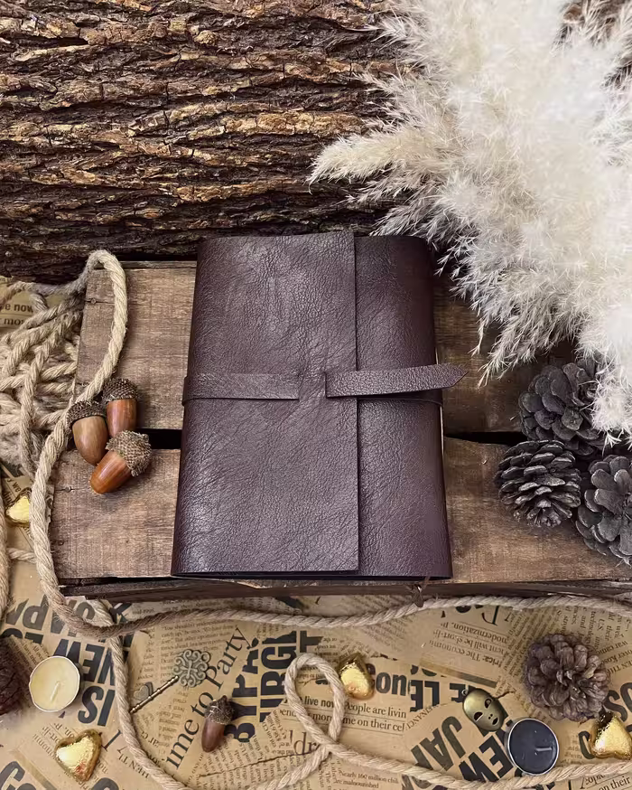 هدیه ولنتاین، دفتر چرم دستدوز با بوکمارک