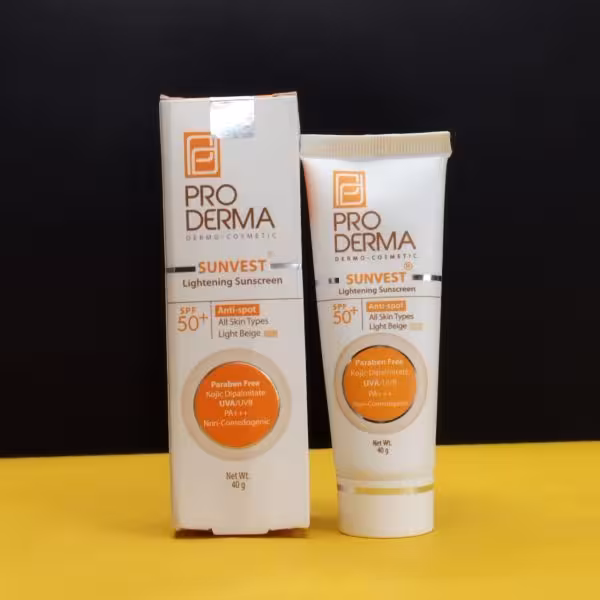 کرم ضدآفتاب رنگی SPF50 مناسب روشن کننده لک های پوست پرودرما 40 میلی لیتر بژ روشن