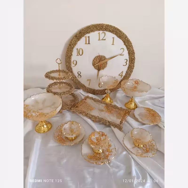 ظروف پذیرایی رزینی ب همراه ساعت قطر60 جهیزیه عروس 6نفره