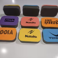 ابر راکت تنیس روی میز  با لایه محکم رویی برای تمیز کردن سطح اسنفنج بعد از بازی 