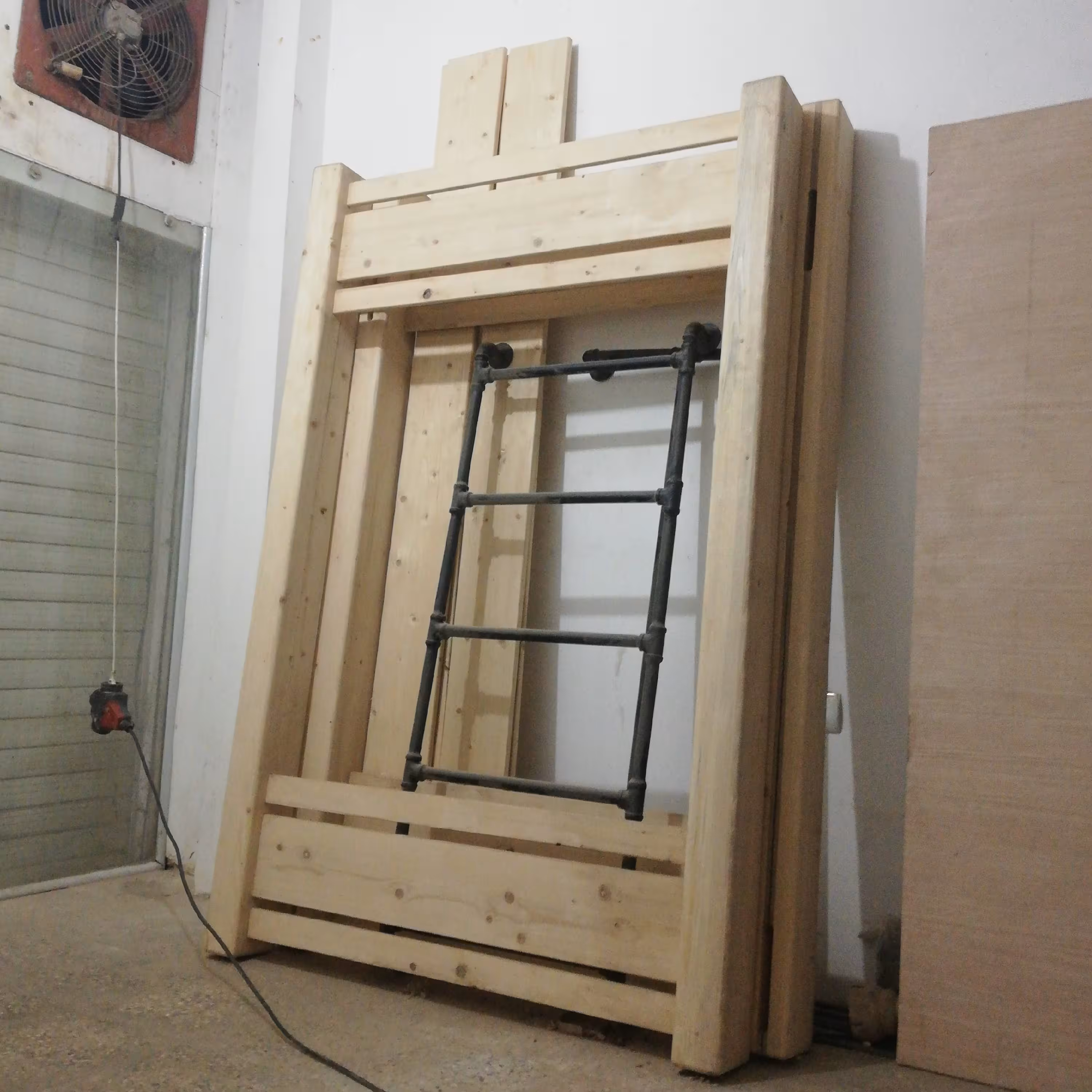 تخت خواب دو طبقه چوبی، بسیار محکم، با پایه های با قطر 10×15