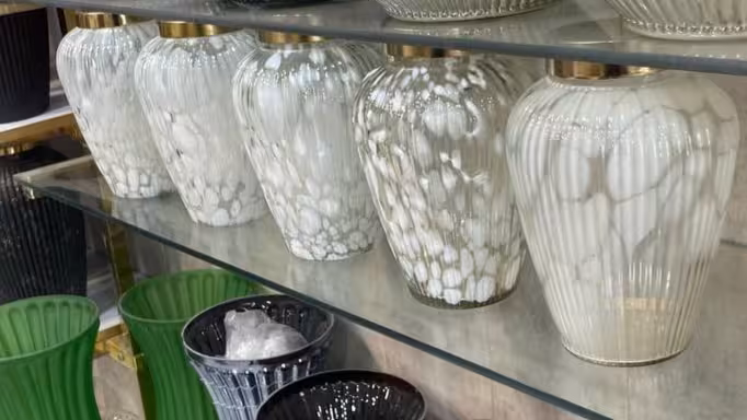 گلدان شیشه ای دکوری مدل ابر و باد