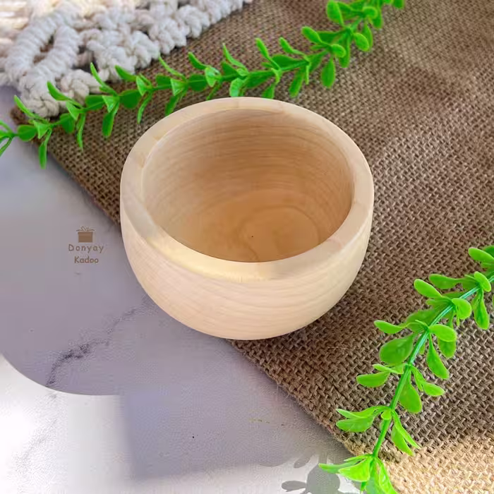 پیاله چوبی با رنگ روشن