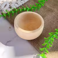 پیاله چوبی با رنگ روشن