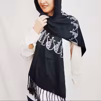 شال مخصوص شب یلدا طوسی رنگ با چاپ زرشکی