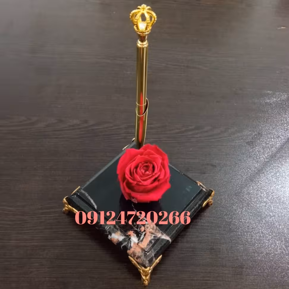 باکس رومیزی خودکار تاج دار روکش طلا به همراه گل رز و شناسنامه به همراه حک اسم رایگان