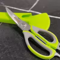 قیچی غلافدار مگنتی 3 کاره کد 8