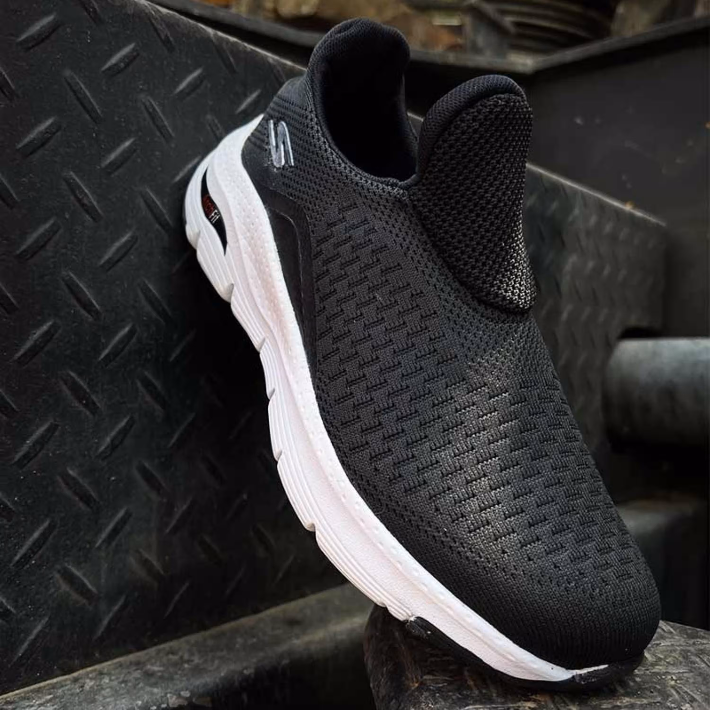 کفش کتانی طبی و راحتی تخفیف خورده سایزبندی41تا44اسکیچرز skechers ARCHFIT 