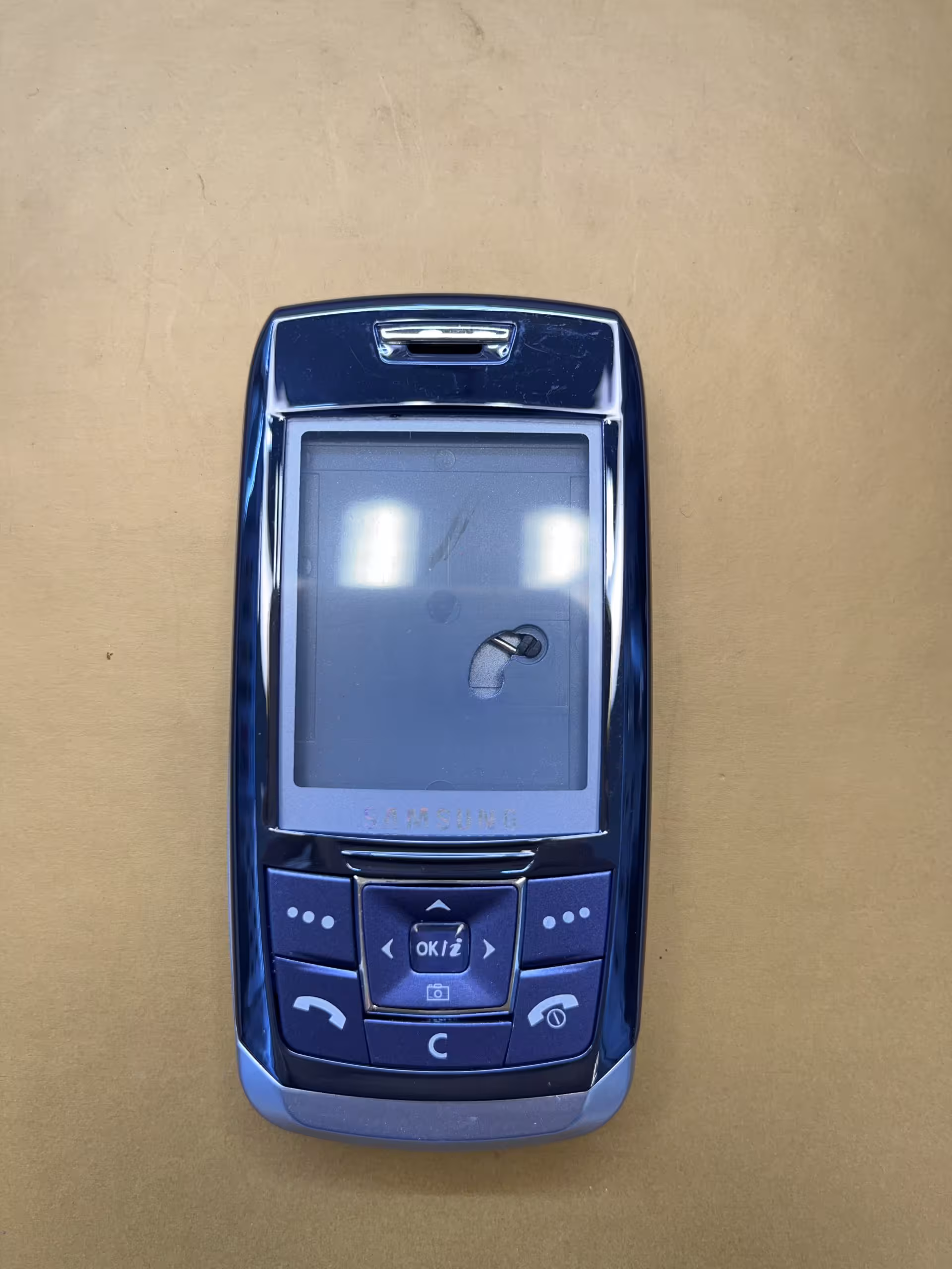 قاب سامسونگ مدل SAMSUNG E250 کیفیت جنس : ساخت کره &#8211; های کپی درجه 1 نو و آکبند ( رنگ آبی) کامل با شاسی&#8221;اصالت کالا&#8221;:&#8221;ساخت کره &#8211; های کپی درجه 1&#8243;