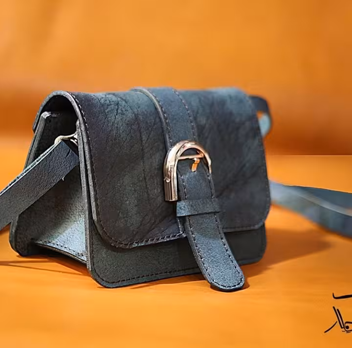 کیف دوشی زنانه چرم بوفالو کد 102103
