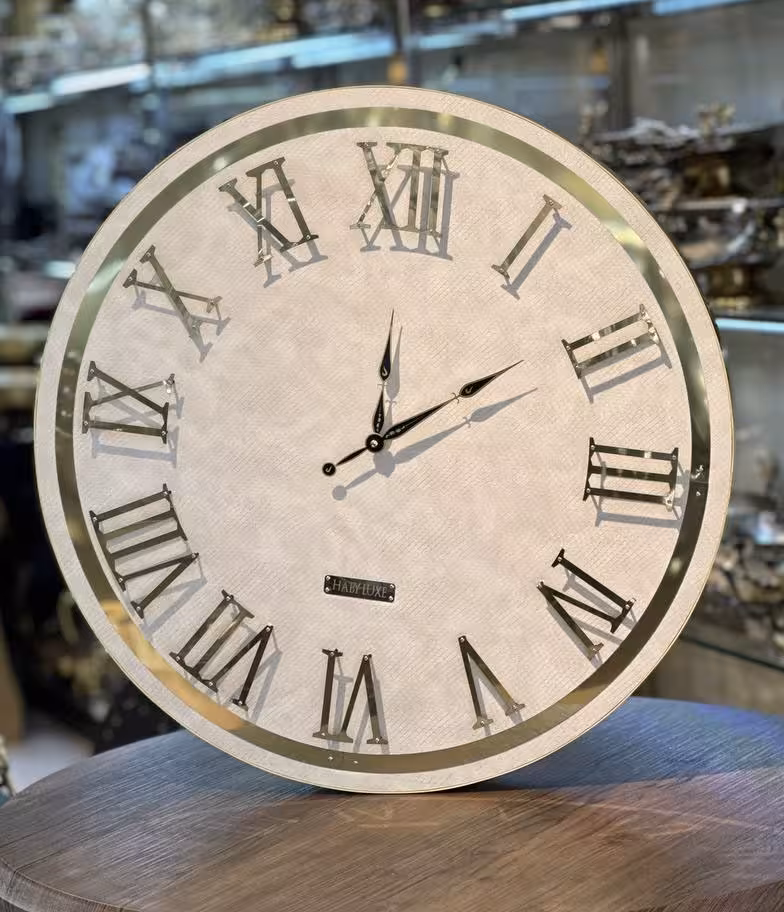 ساعت دیواری چرمی