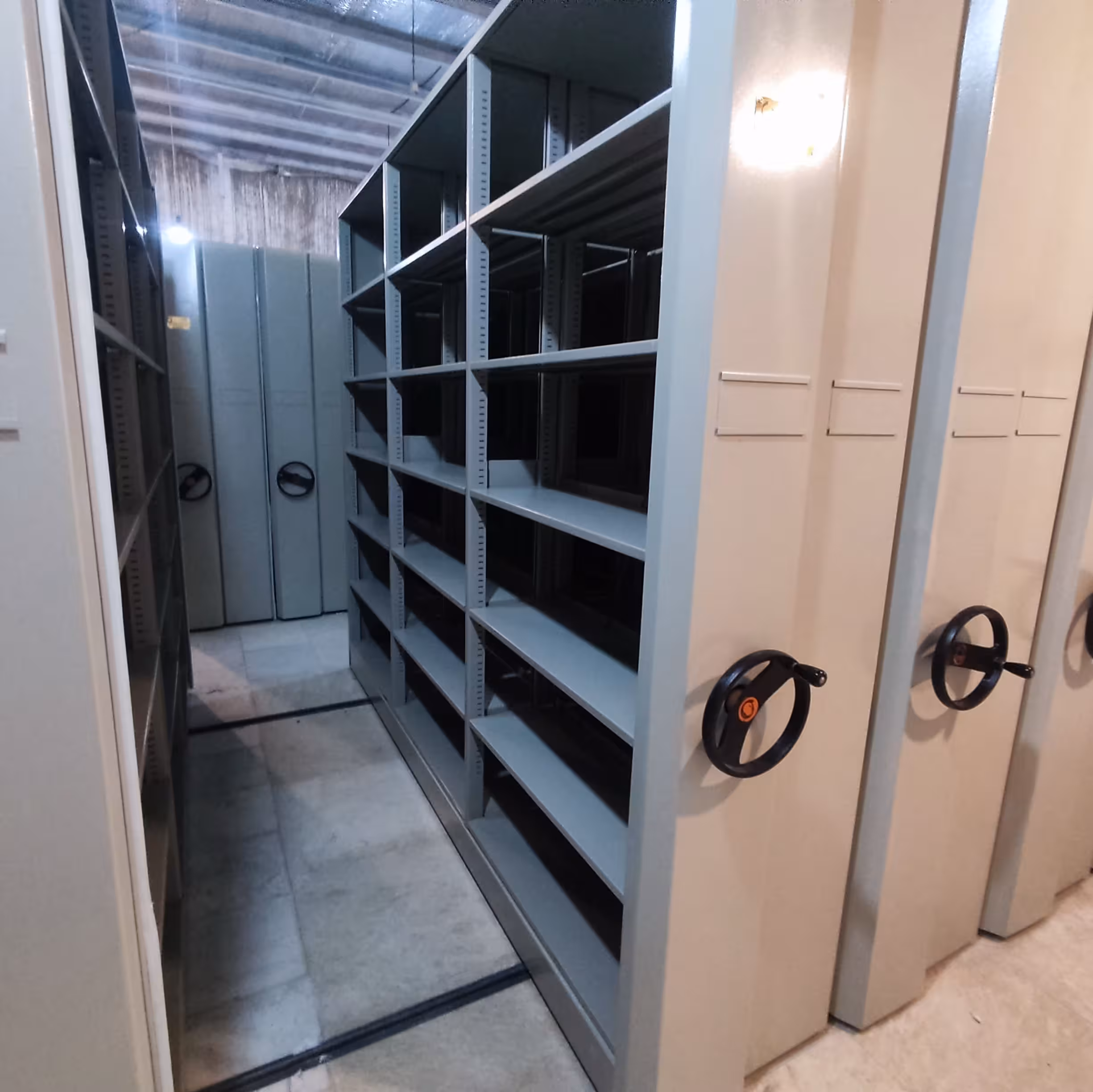 قفسه بایگانی ریلی