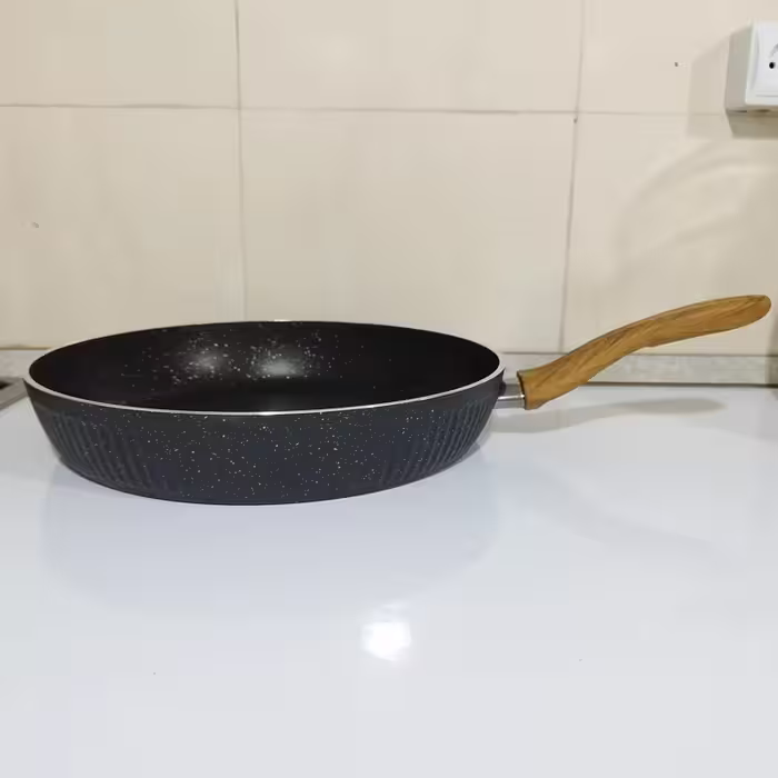 تابه تکدسته گرانیتی سایز 32 مدل فورج السا مشکی برند اویز