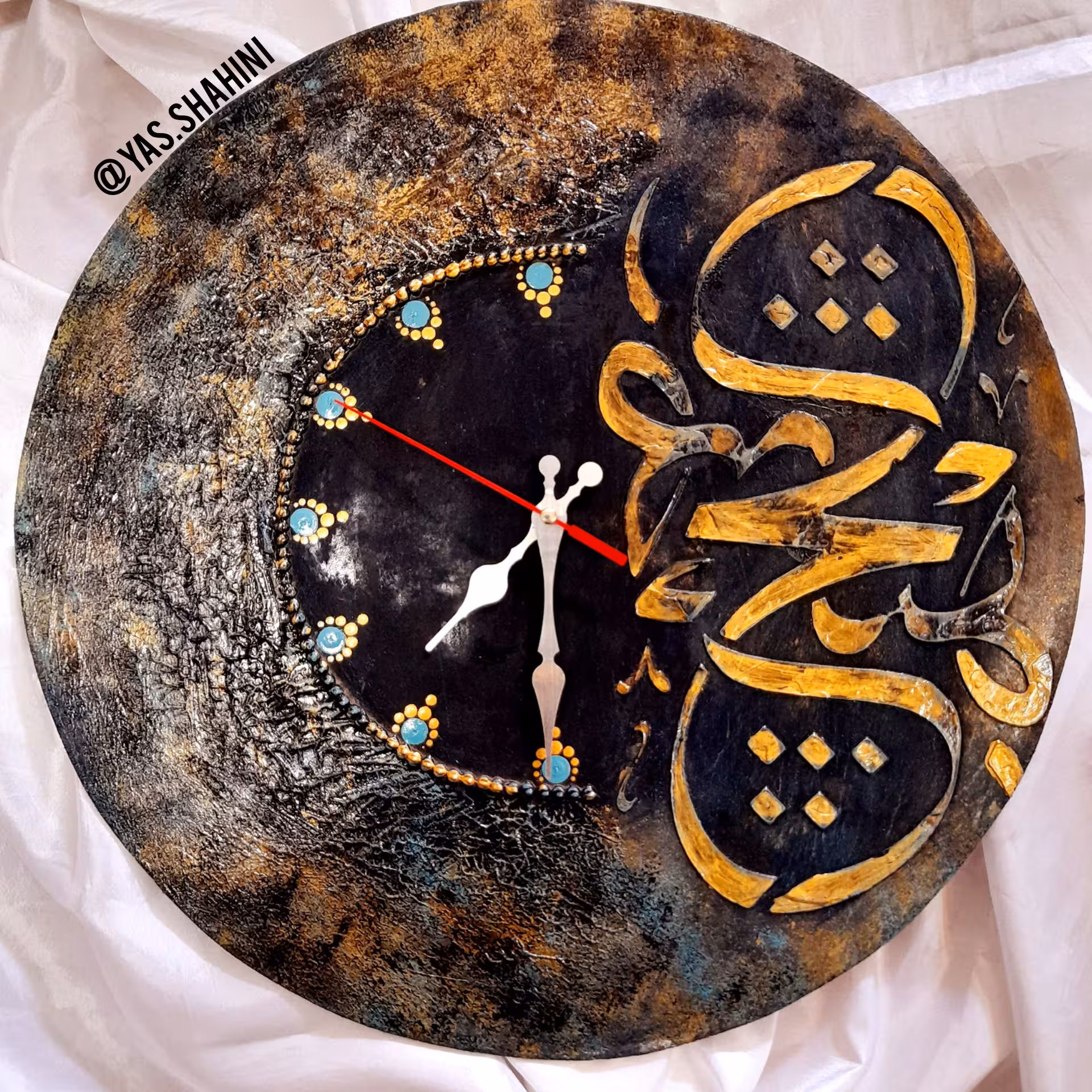 ساعت دیواری چوبی برجسته شیک 