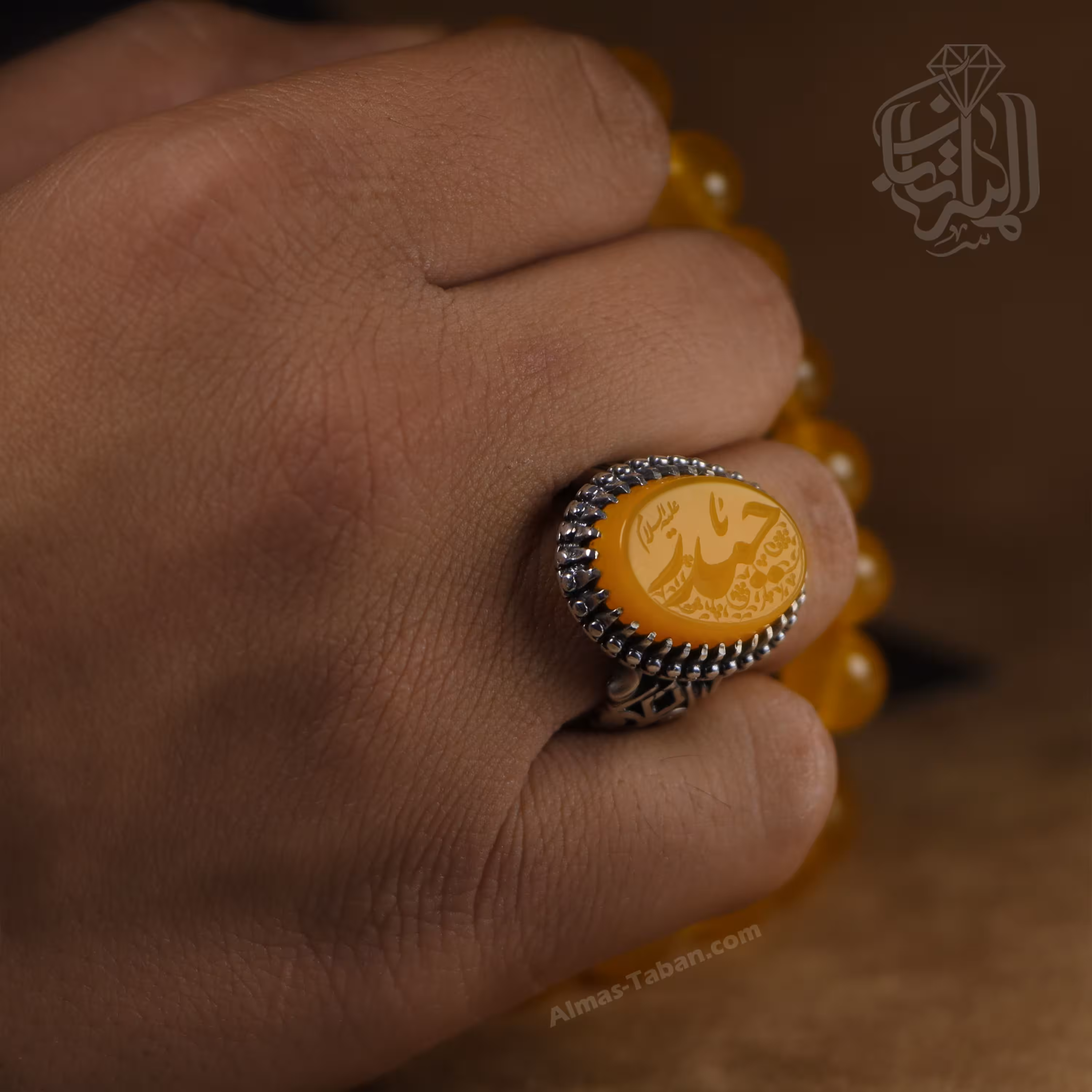انگشتر نقره مردانه باعقیق زرد منقش به ذکر شریف یا حیدر  کد2429